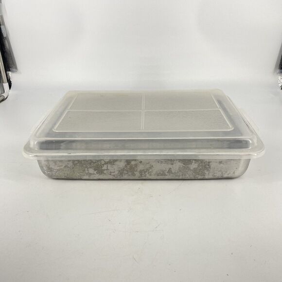 Air Bake Double Wall Insulated Aluminum Cake Pan w/Rema Lid 13” X 9” X 2 1/4” - Picture 1 of 6